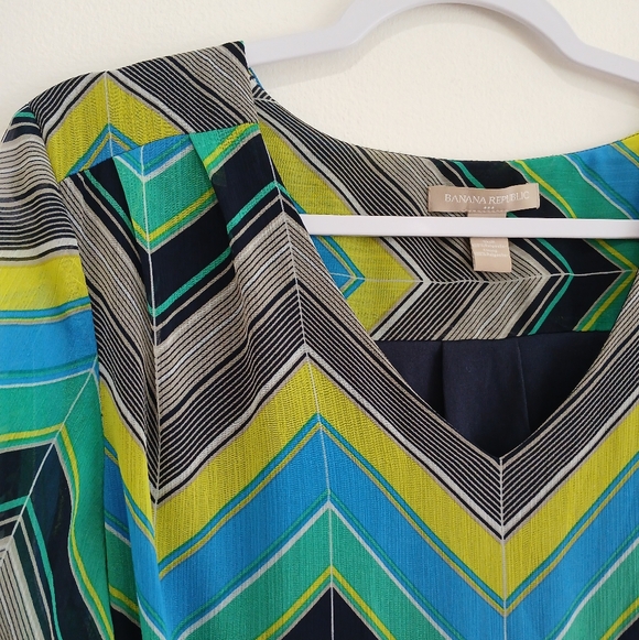 BANANA Rep. Shift dress V-neckline, long sleeves fully lined Sz 6 ( Small- Med) - Picture 3 of 15